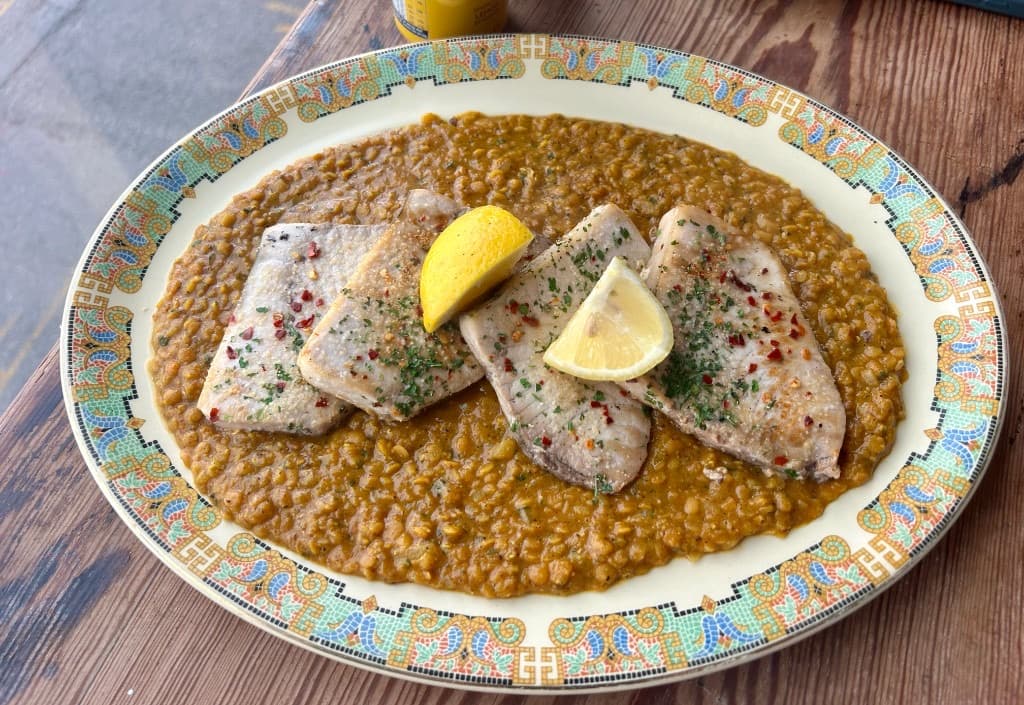 Swordfish loins with crab dahl